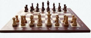 1024px-Chess_board_with_chess_set_in_opening_position_2012_PD_05